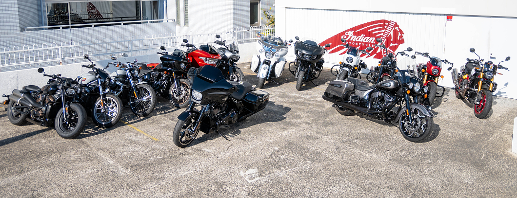 販売バイクの並ぶ写真