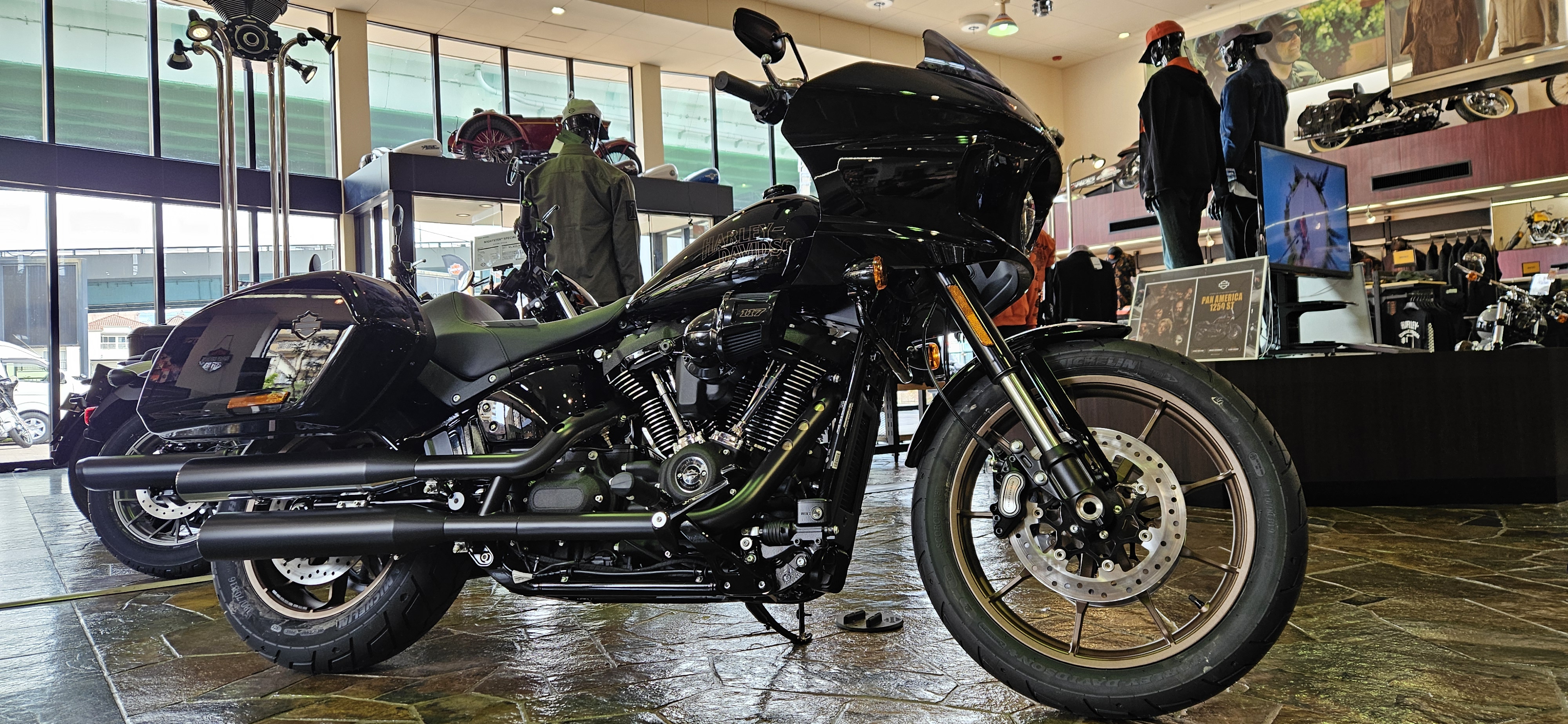 2024    FXLRST   ローライダーST　ブラック