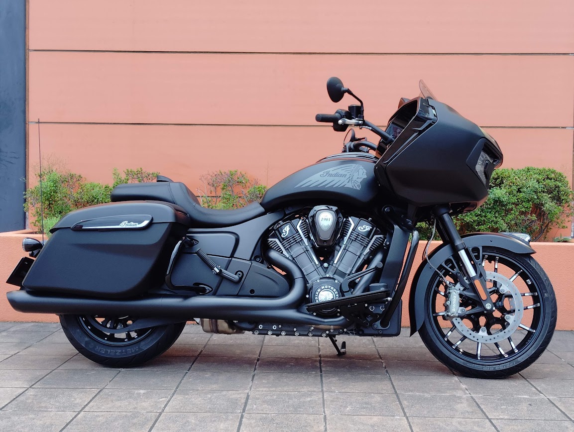 チャレンジャーダークホース　MY2024　パワーバンドオーディオ特別仕様車　ブラックスモーク